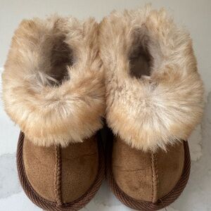 Cat and Jack Shoes/Slippers toddler size 5 like new!